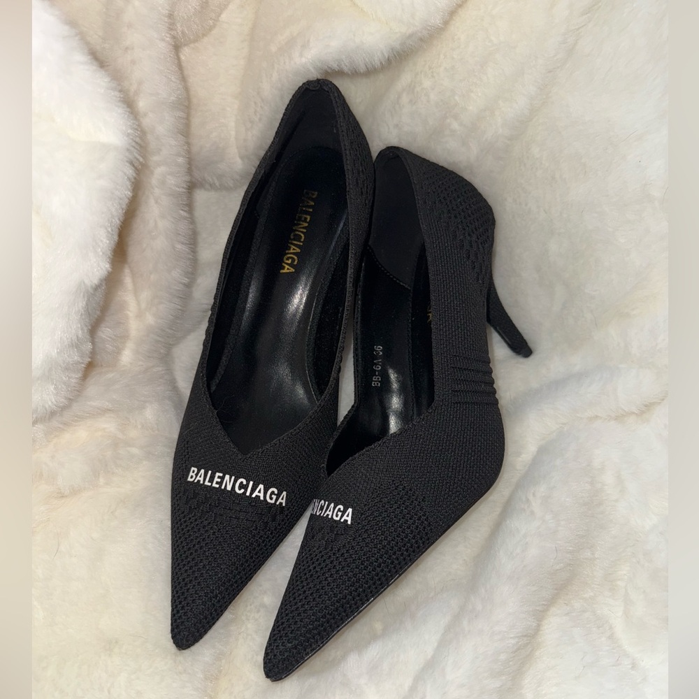 Balenciaga Knife pointed toe-pumps in black knit/mesh